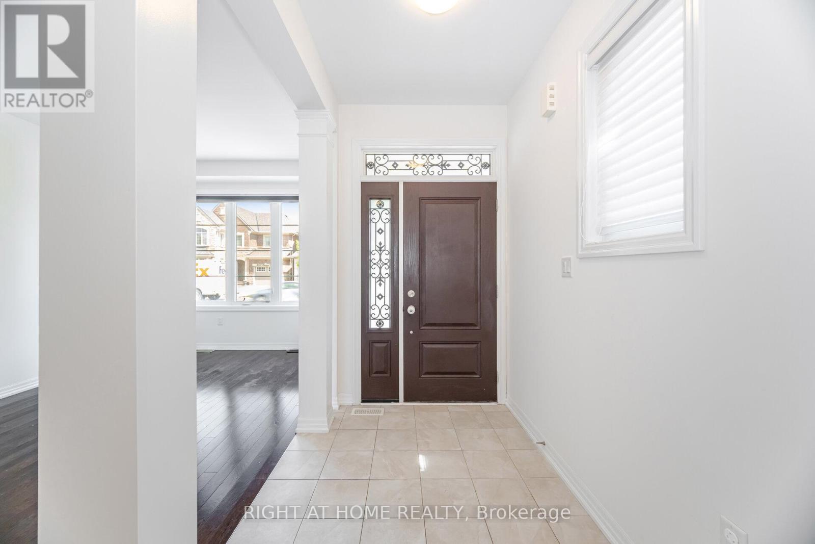 3168 Preserve Drive, Oakville, Ontario  L6M 0V9 - Photo 4 - W12337814