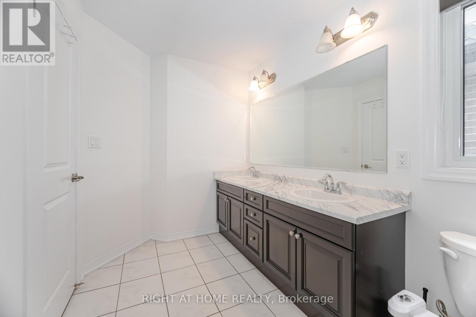 3168 Preserve Drive, Oakville, Ontario  L6M 0V9 - Photo 43 - W12337814