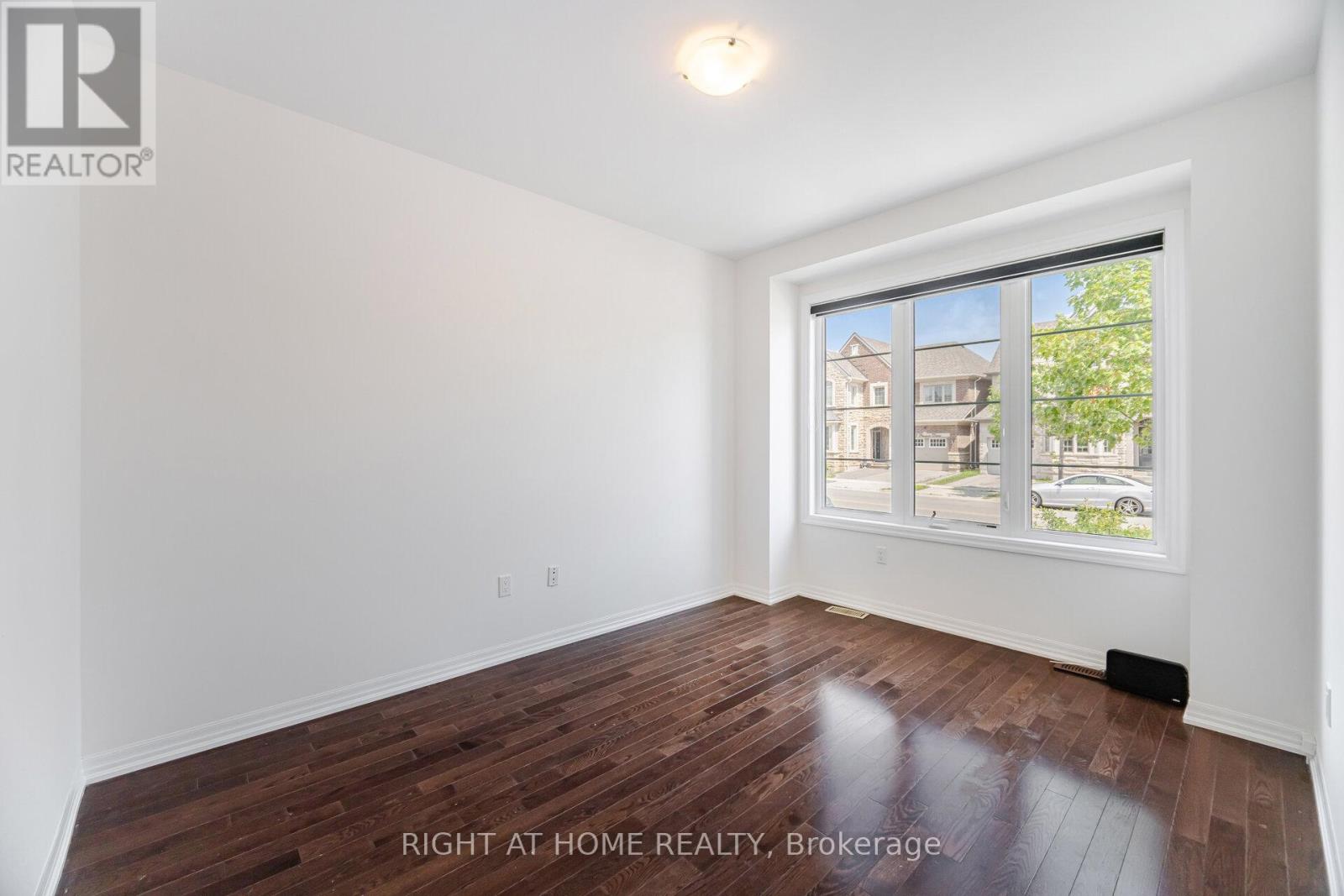 3168 Preserve Drive, Oakville, Ontario  L6M 0V9 - Photo 6 - W12337814