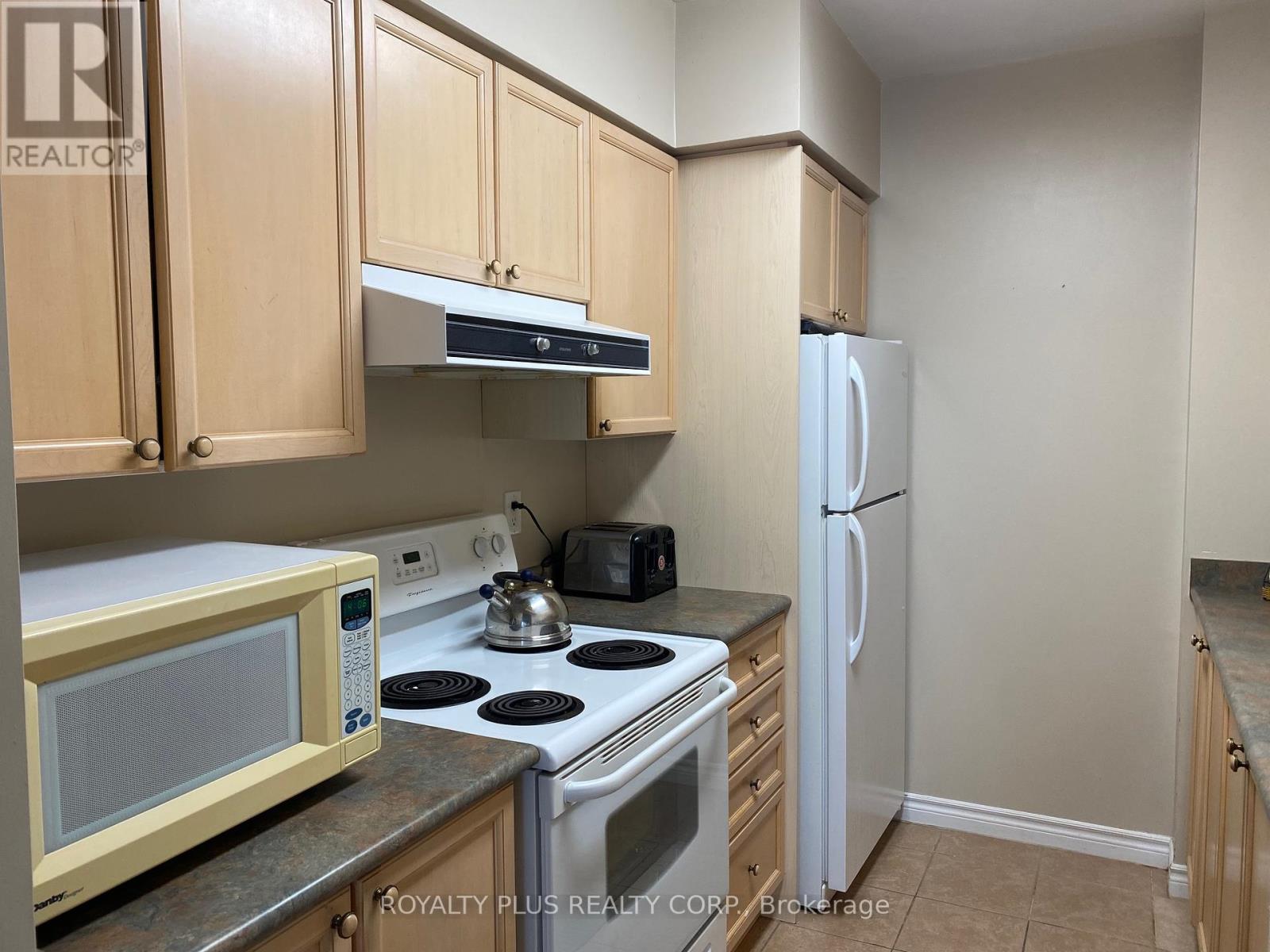 812 - 2088 Lawrence Avenue W, Toronto, Ontario  M9N 1J1 - Photo 6 - W12337824