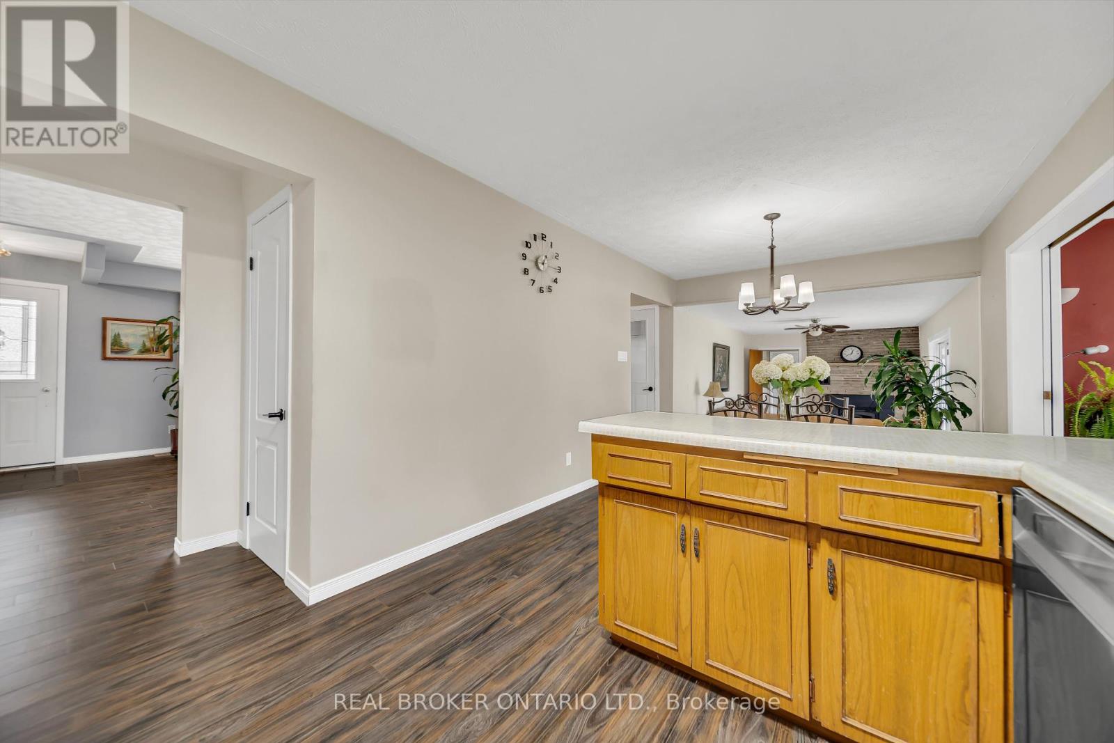 490 Saddler Street E, West Grey, Ontario  N0G 1R0 - Photo 12 - X12337712