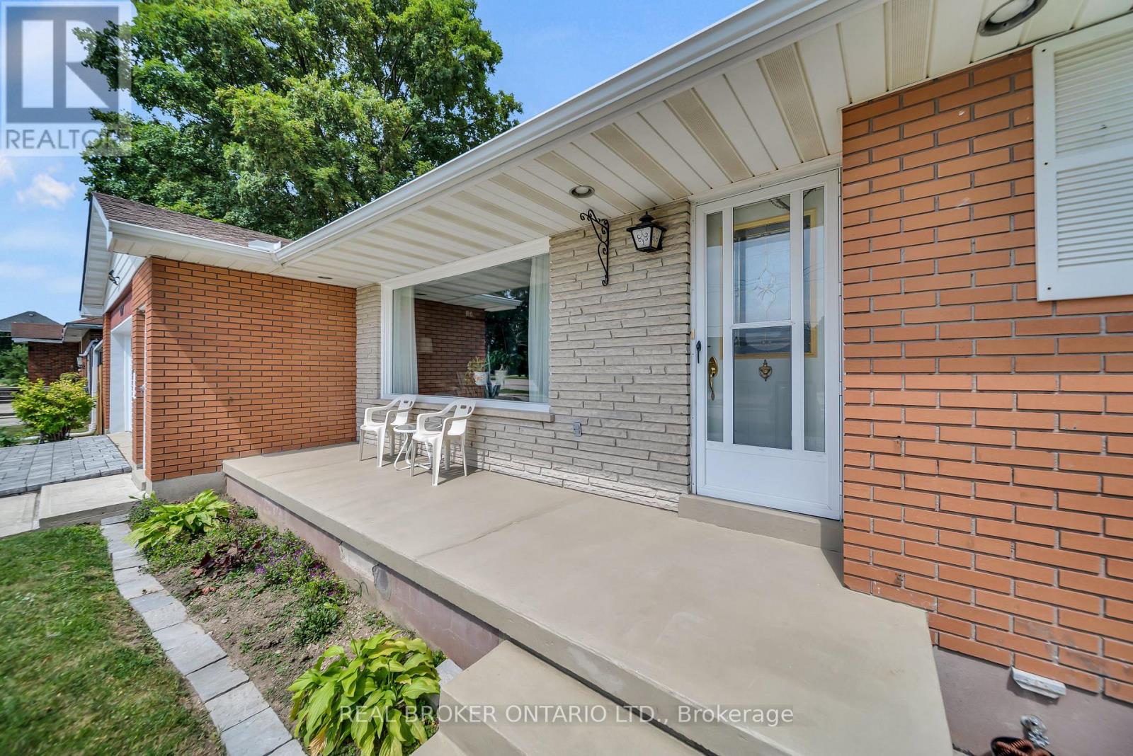 490 Saddler Street E, West Grey, Ontario  N0G 1R0 - Photo 3 - X12337712