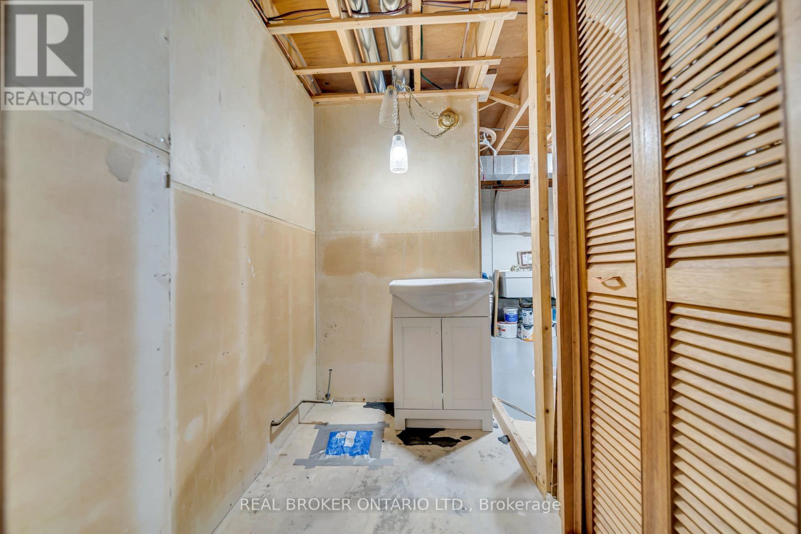 490 Saddler Street E, West Grey, Ontario  N0G 1R0 - Photo 38 - X12337712