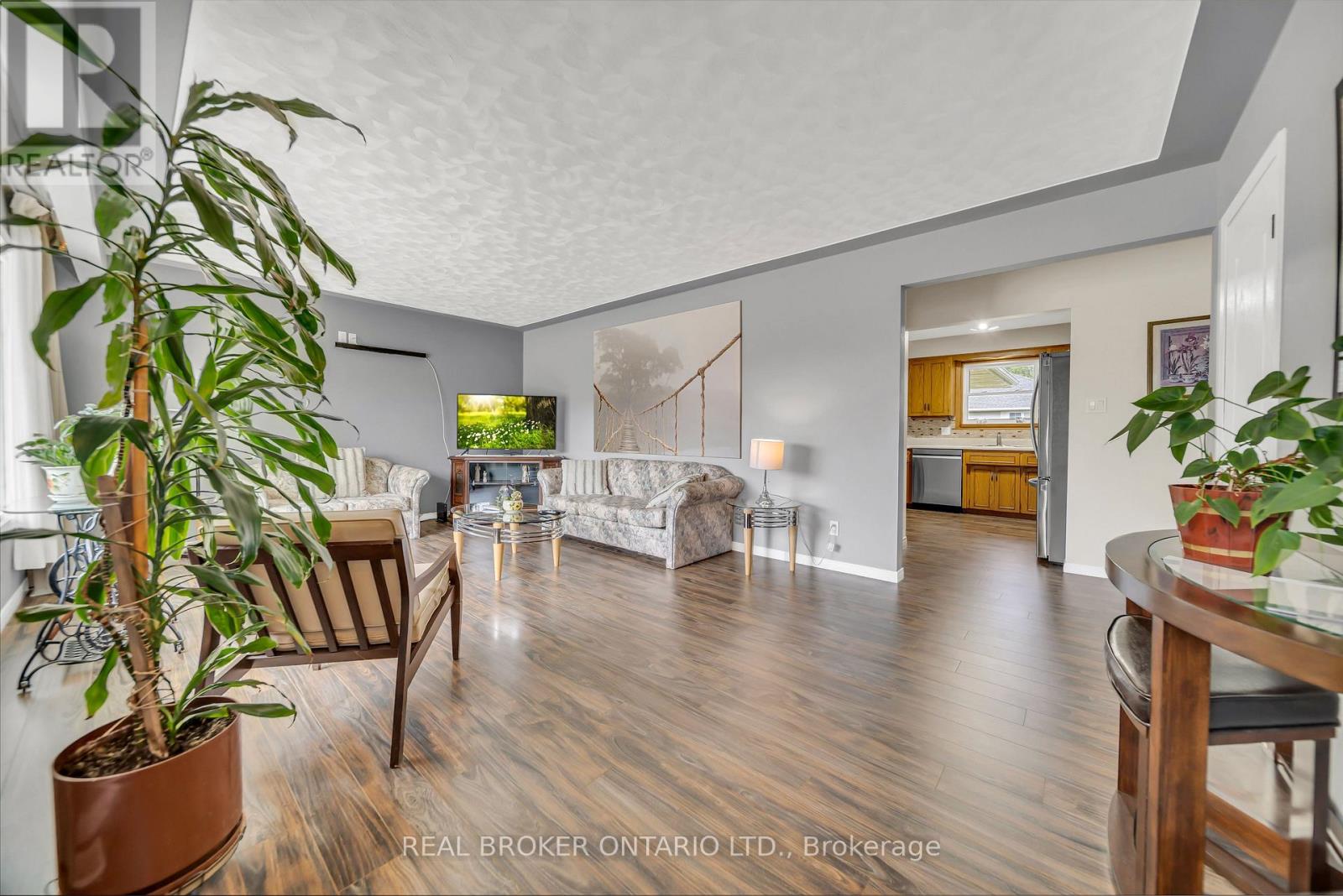 490 Saddler Street E, West Grey, Ontario  N0G 1R0 - Photo 4 - X12337712