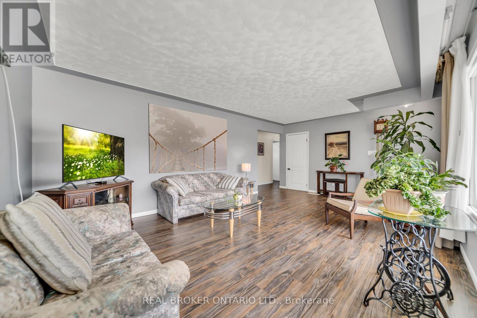 490 Saddler Street E, West Grey, Ontario  N0G 1R0 - Photo 8 - X12337712