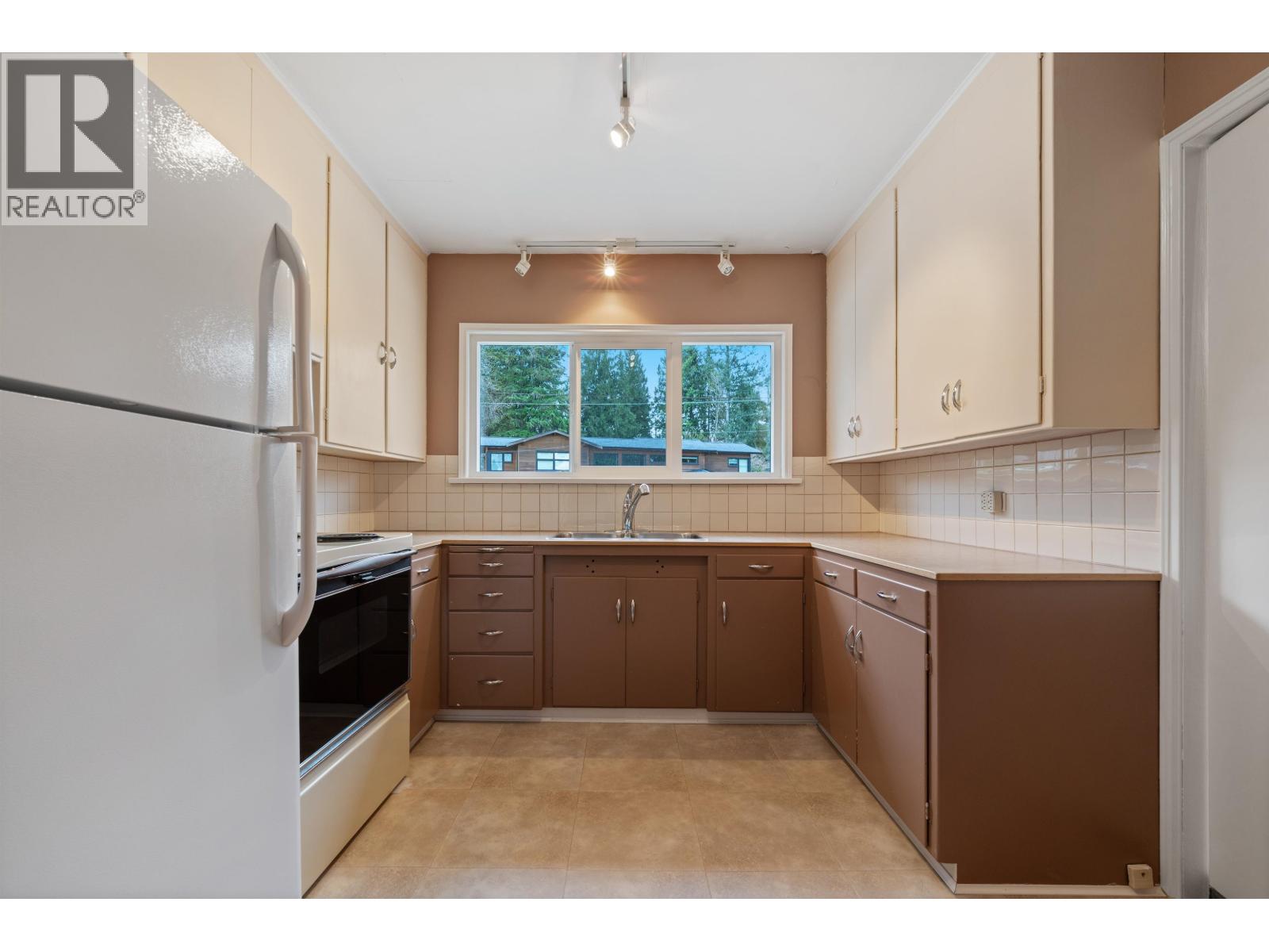 Property at 3975 HIGHLAND BOULEVARD image 3