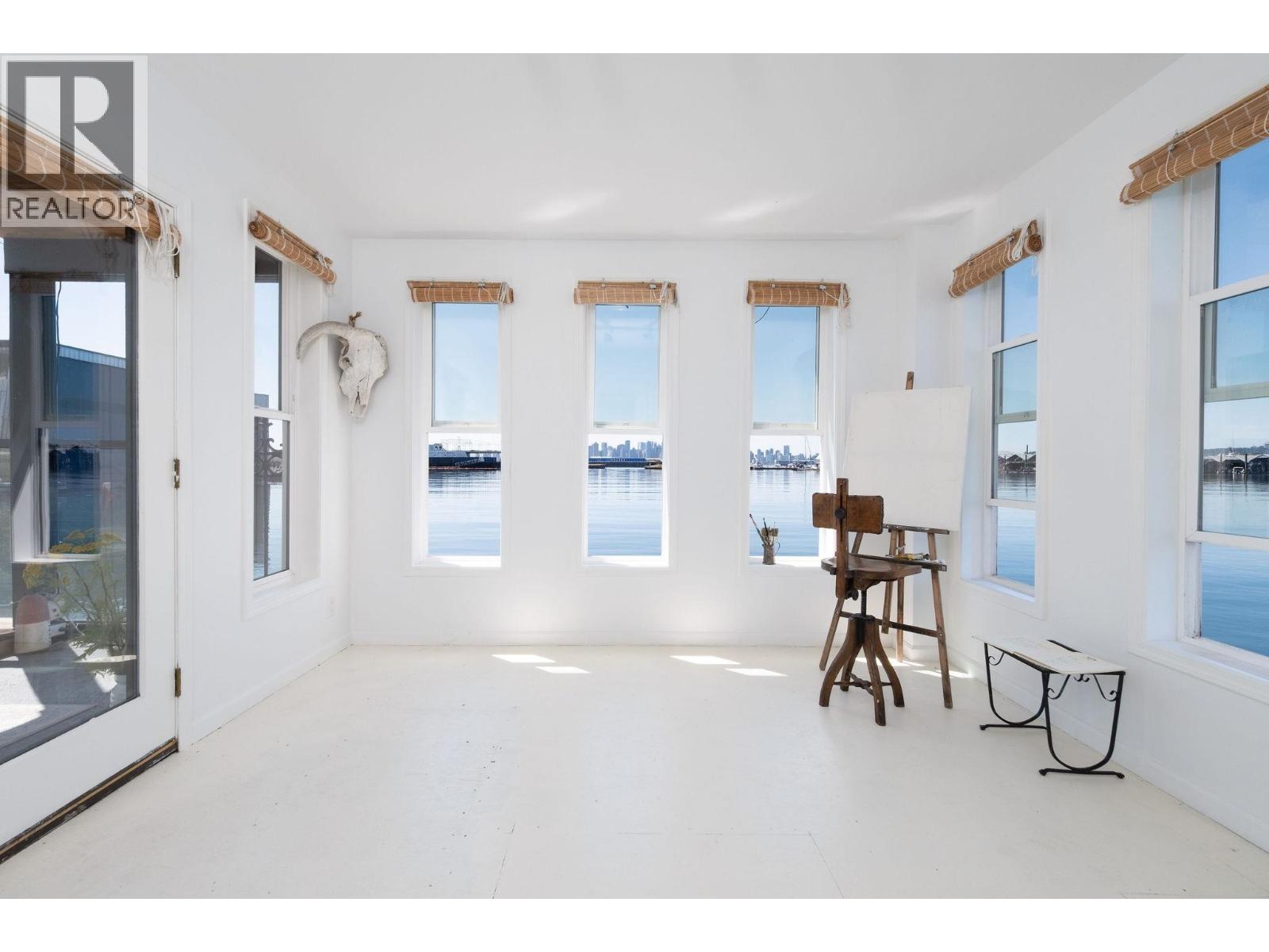 A27 415 W Esplanade Avenue, North Vancouver, British Columbia  V7M 1A6 - Photo 10 - R3035792