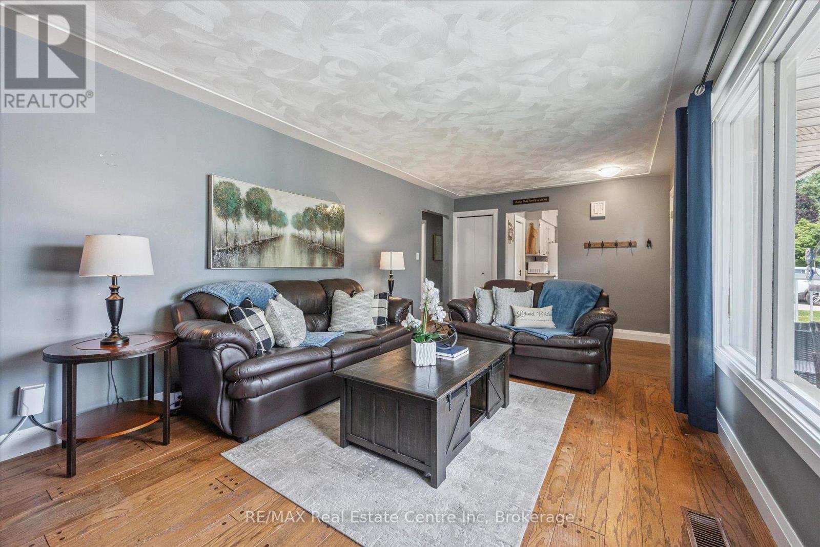 437 Davidson Avenue S, North Perth, Ontario  N4W 2K3 - Photo 4 - X12337835