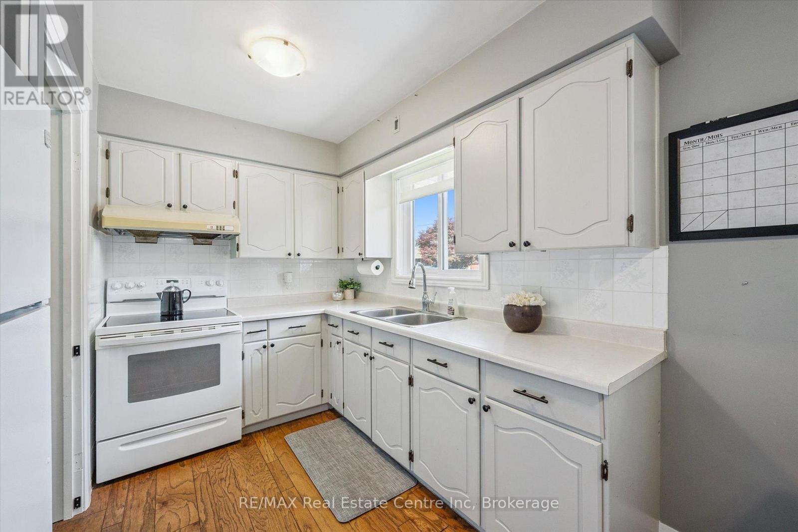 437 Davidson Avenue S, North Perth, Ontario  N4W 2K3 - Photo 6 - X12337835