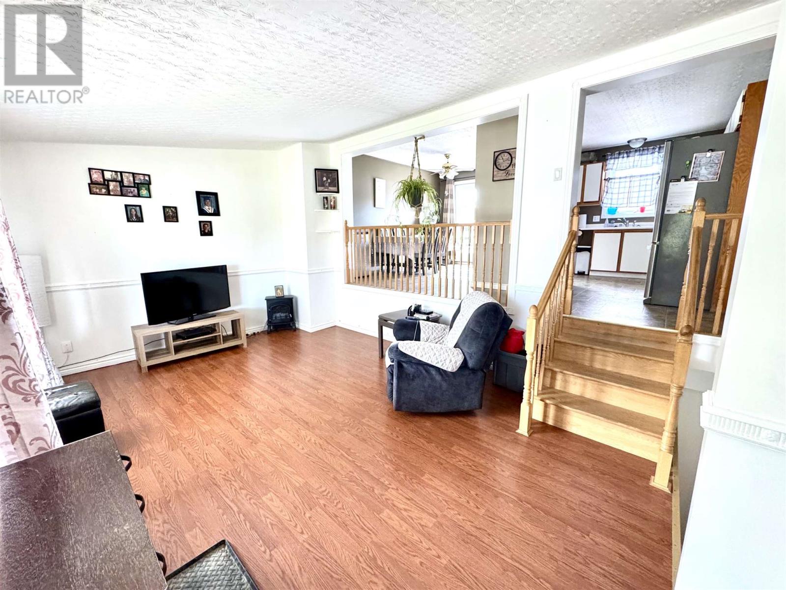 833 Des Rosiers Rue, Dubreuilville, Ontario  P0S 1B0 - Photo 7 - SM252225