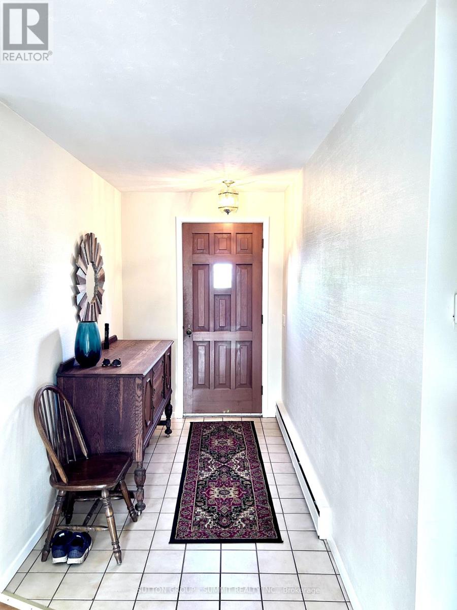 1279 Niagara River Parkway, Fort Erie, Ontario  L2A 5M4 - Photo 3 - X12336024