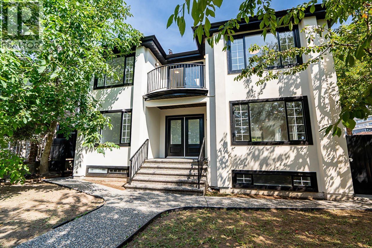 <h3>$2,289,000</h3><p>1594 Whitsell Avenue, Burnaby, British Columbia</p>