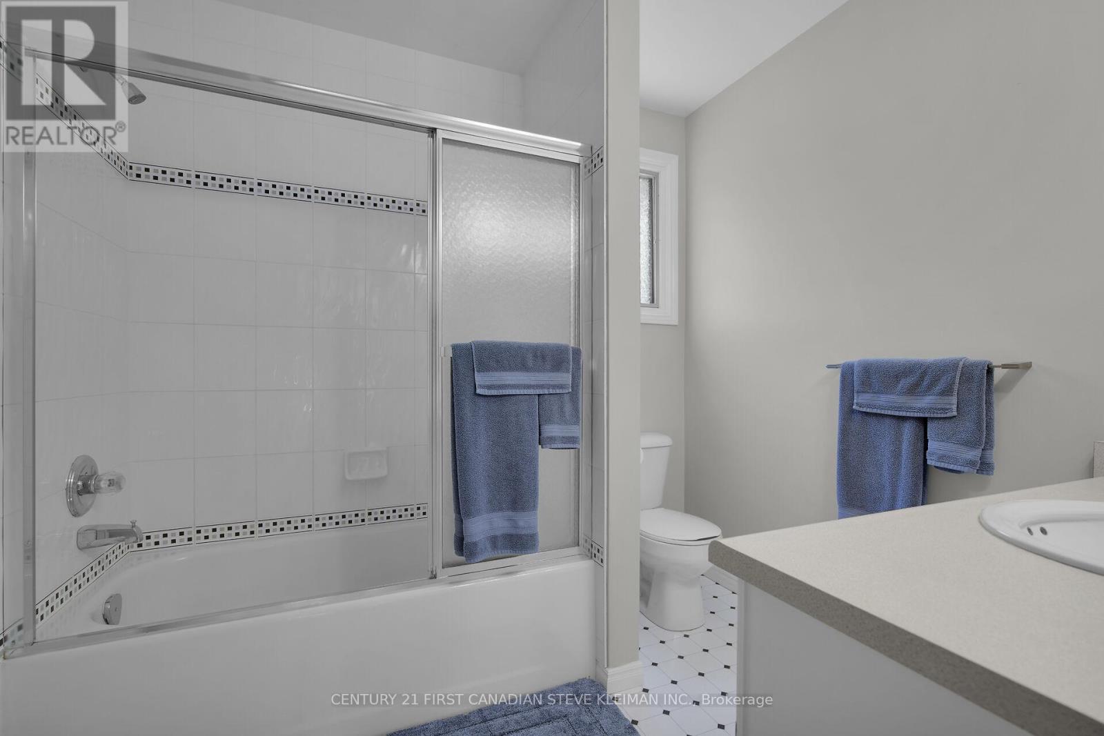 96 Meridene Crescent W, London North, Ontario  N5X 1G2 - Photo 28 - X12333381