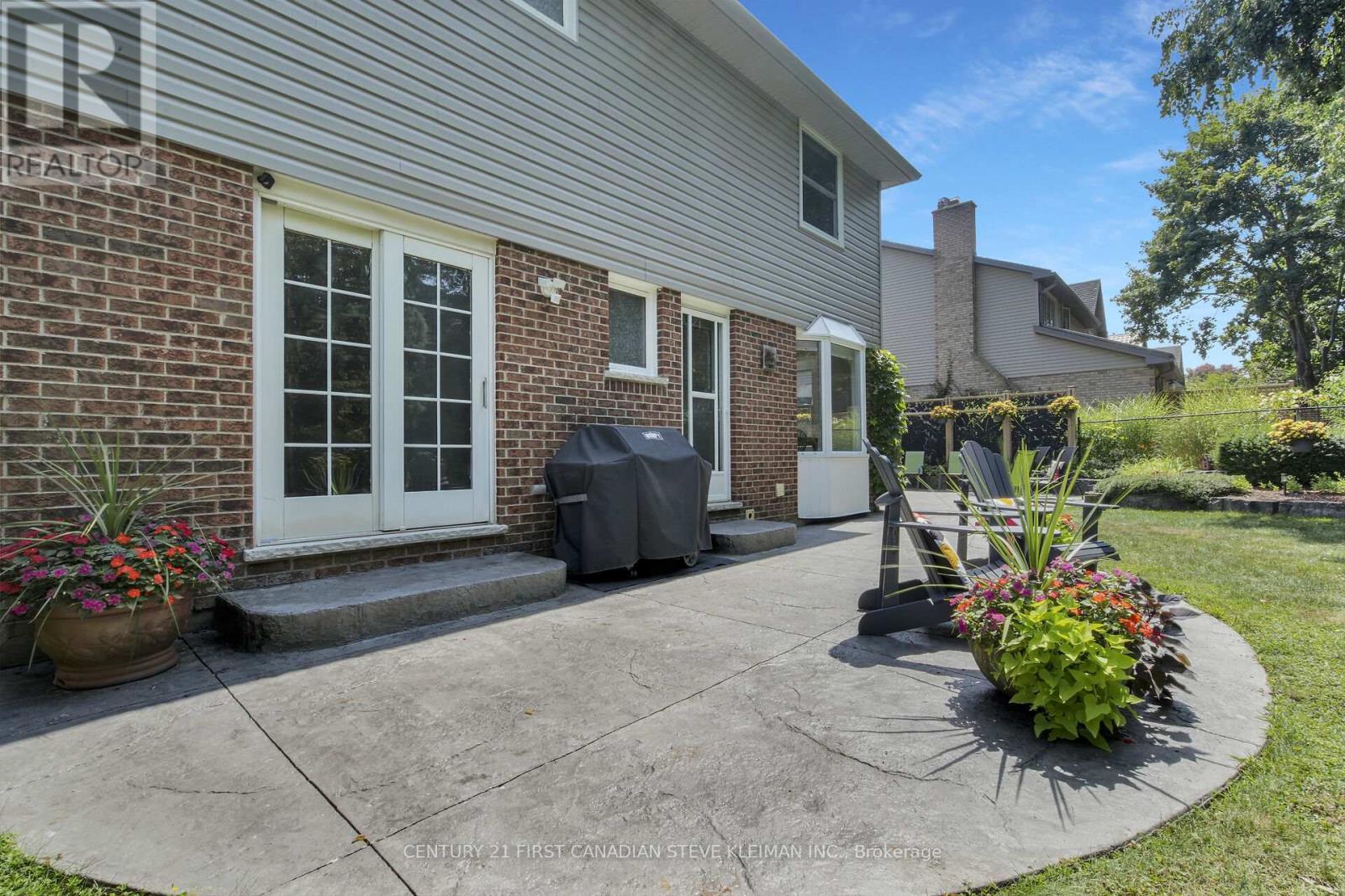 96 Meridene Crescent W, London North, Ontario  N5X 1G2 - Photo 38 - X12333381
