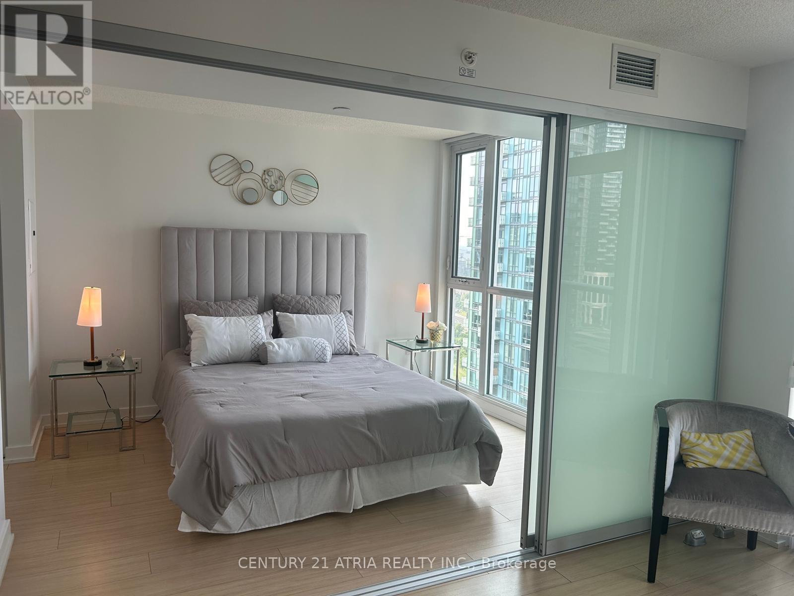 2310 - 85 Queens Wharf Road, Toronto (Waterfront Communities), Ontario  M5V 0J9 - Photo 10 - C12337873