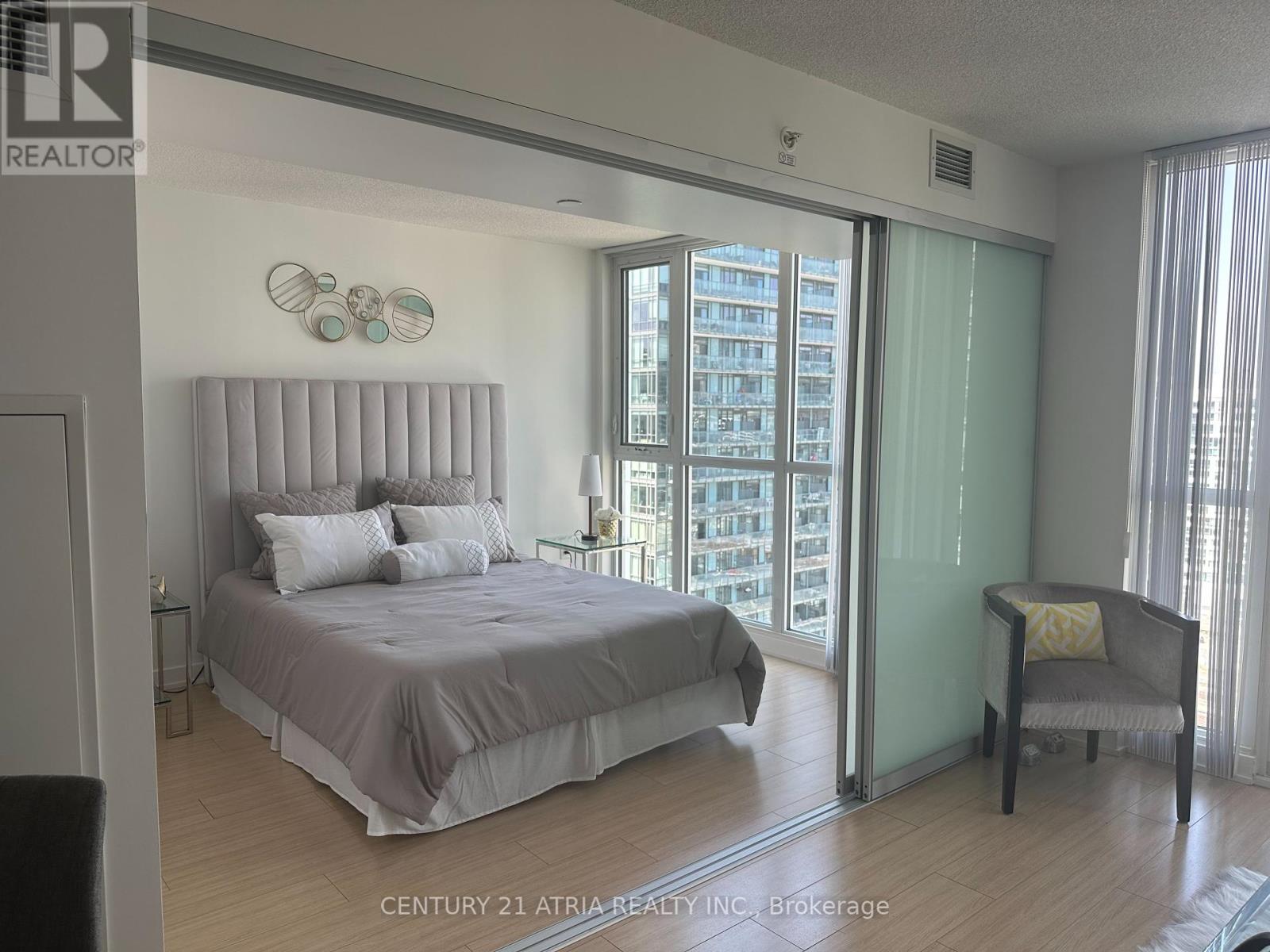 2310 - 85 Queens Wharf Road, Toronto (Waterfront Communities), Ontario  M5V 0J9 - Photo 12 - C12337873