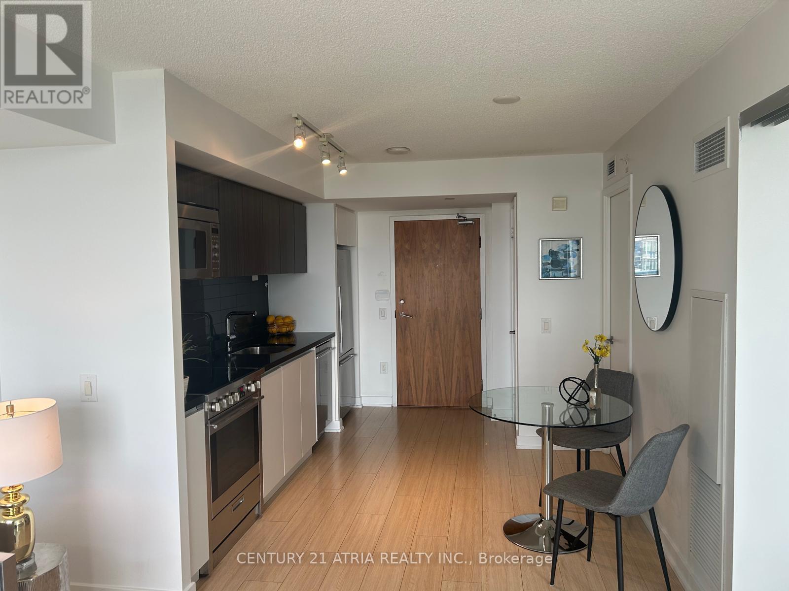 2310 - 85 Queens Wharf Road, Toronto (Waterfront Communities), Ontario  M5V 0J9 - Photo 2 - C12337873