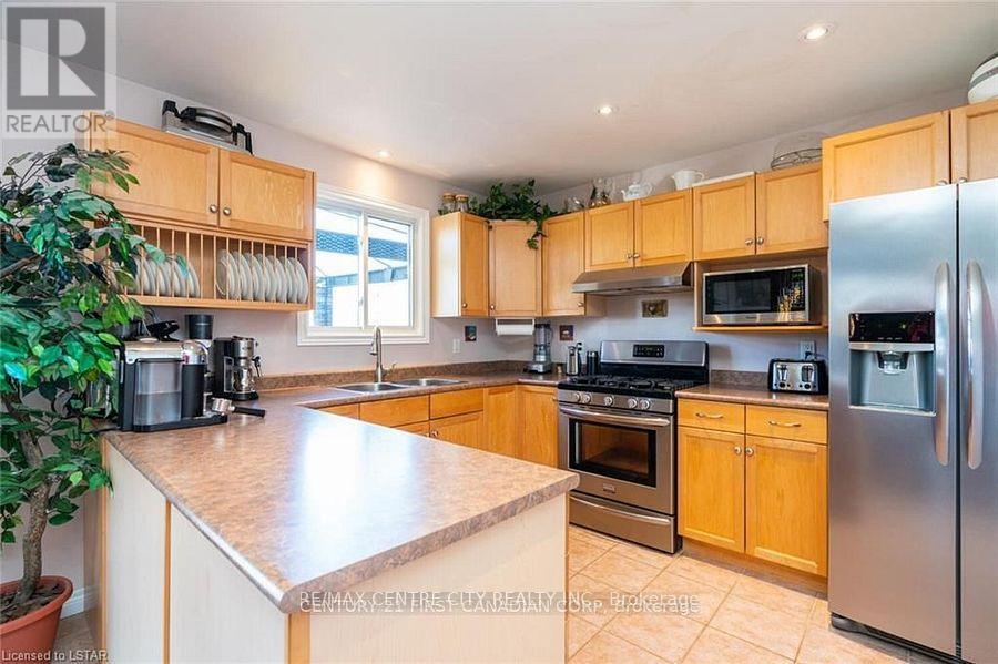 79 Donker Drive, St. Thomas, Ontario  N5P 4L2 - Photo 14 - X12337906