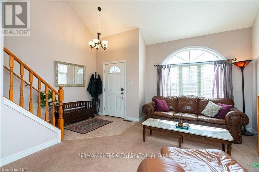 79 Donker Drive, St. Thomas, Ontario  N5P 4L2 - Photo 4 - X12337906