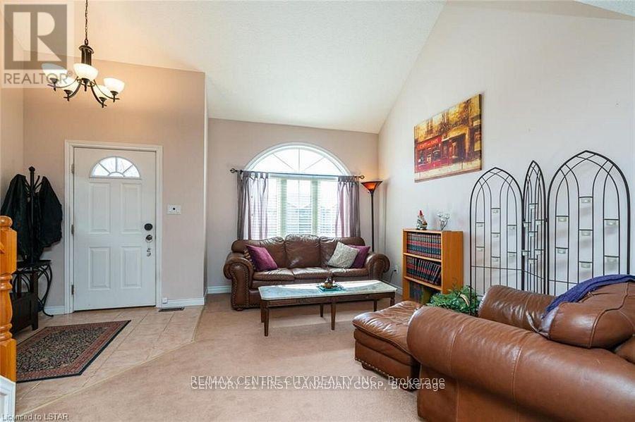 79 Donker Drive, St. Thomas, Ontario  N5P 4L2 - Photo 5 - X12337906
