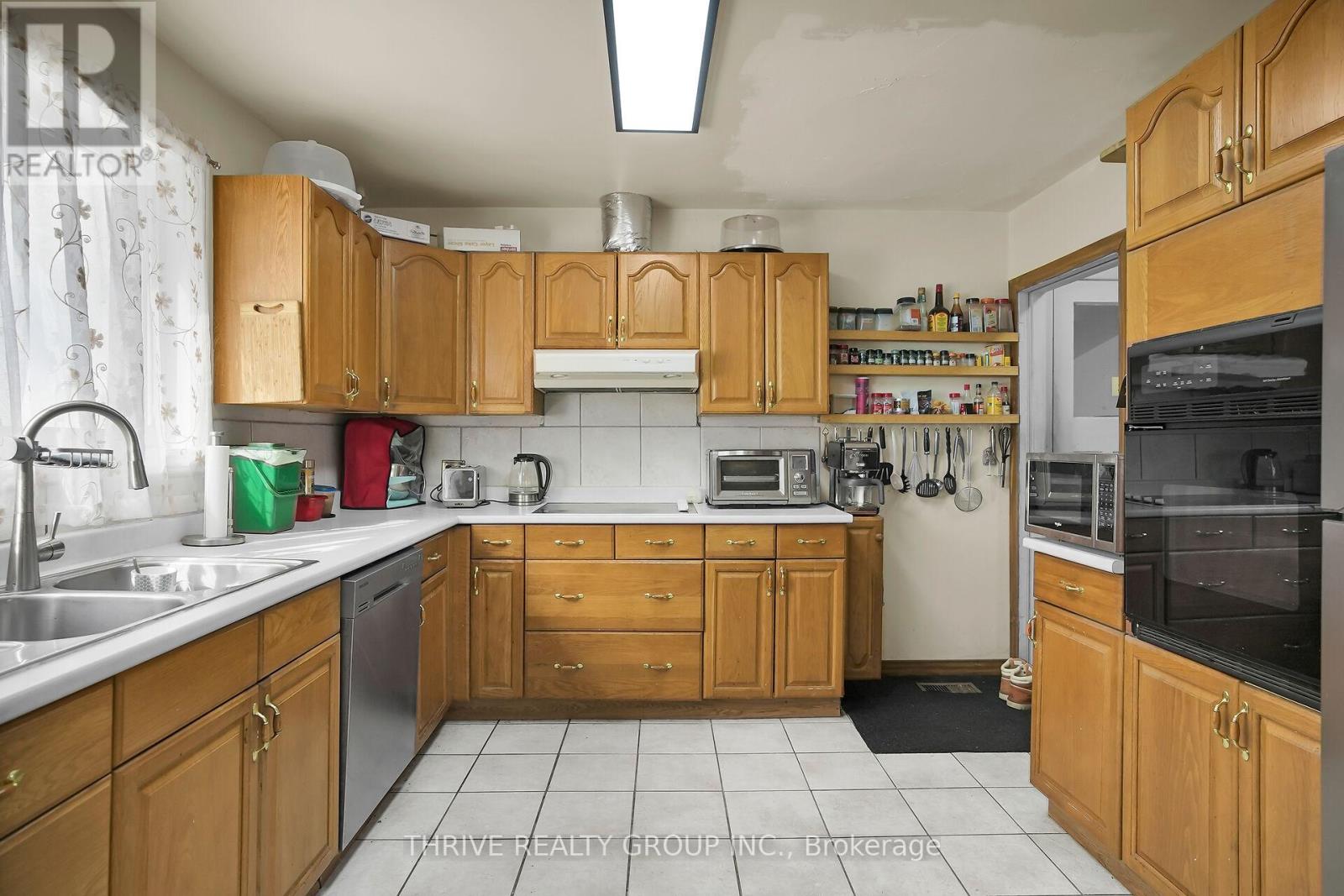 22049 Hyde Park Road, Middlesex Centre, Ontario  N0M 2A0 - Photo 44 - X12337935