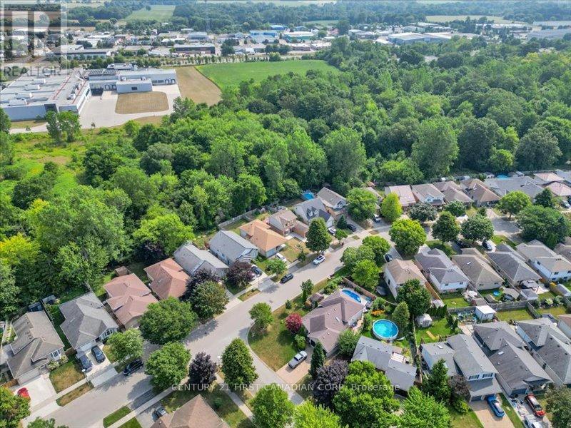 213 Bournemouth Drive E, London East, Ontario  N5V 4S8 - Photo 32 - X12338004