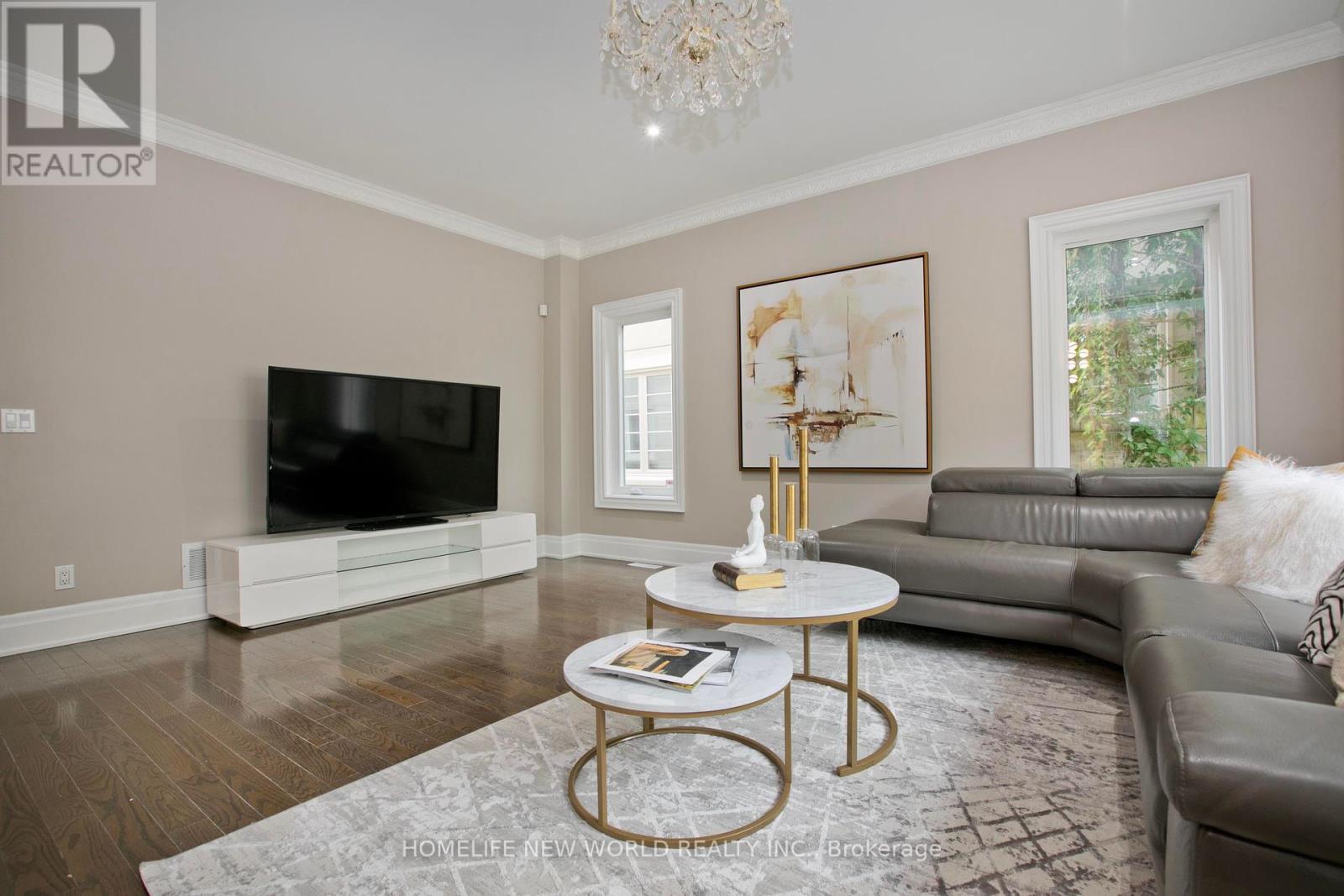 64 Clarendon Drive, Richmond Hill, Ontario  L4B 4P8 - Photo 11 - N12334868