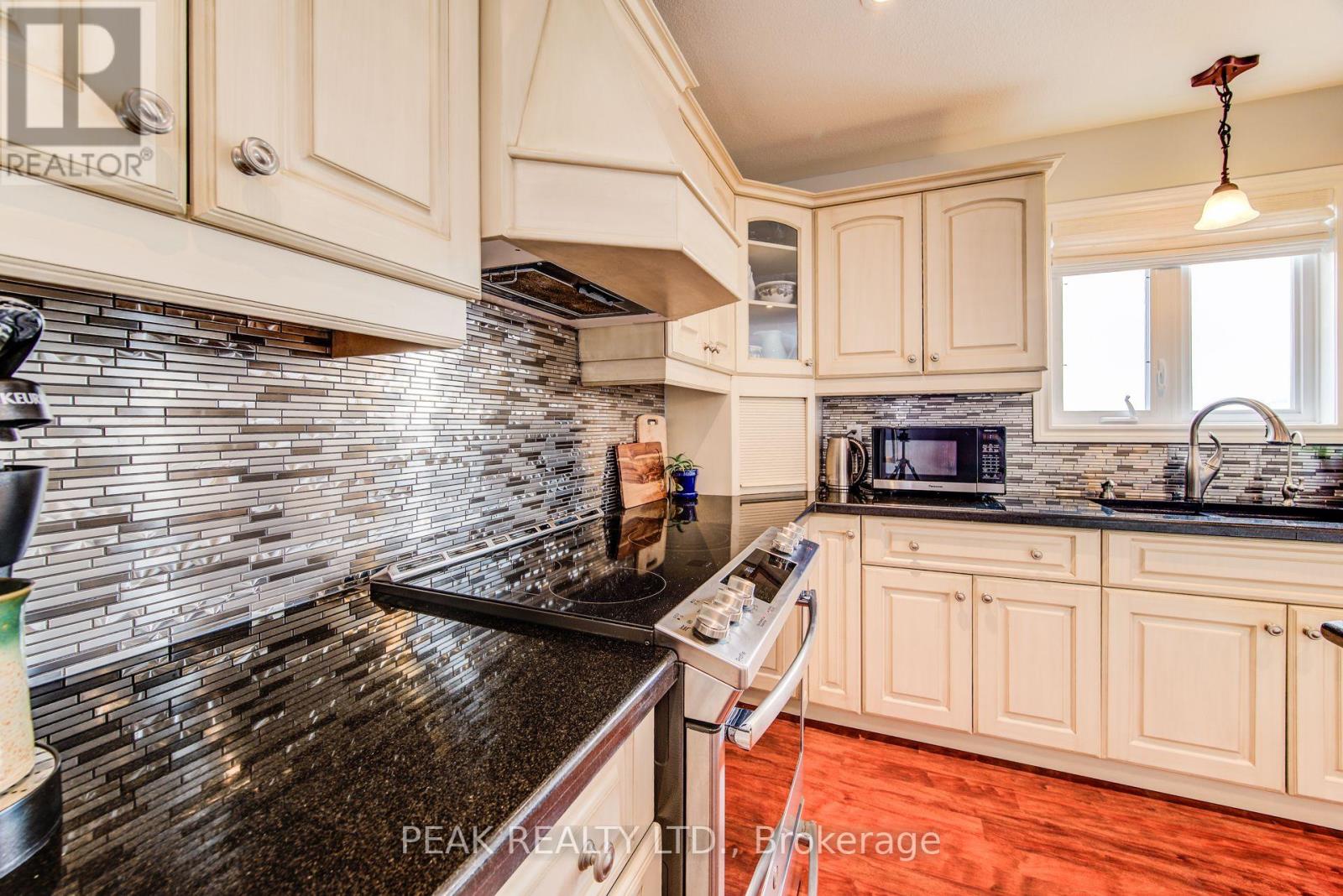 24 Applewood Street, Blandford-Blenheim, Ontario  N0J 1S0 - Photo 20 - X12121902