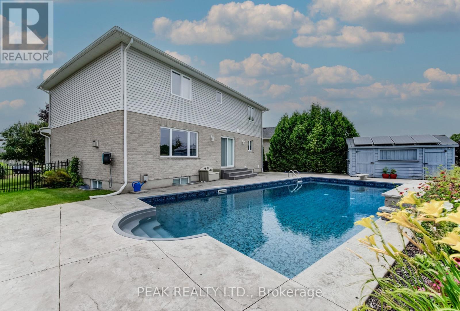 24 Applewood Street, Blandford-Blenheim, Ontario  N0J 1S0 - Photo 2 - X12121902