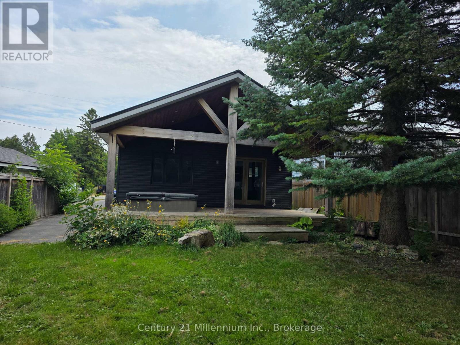 22 Market Street, Collingwood, Ontario  L9Y 3M6 - Photo 2 - S12338012