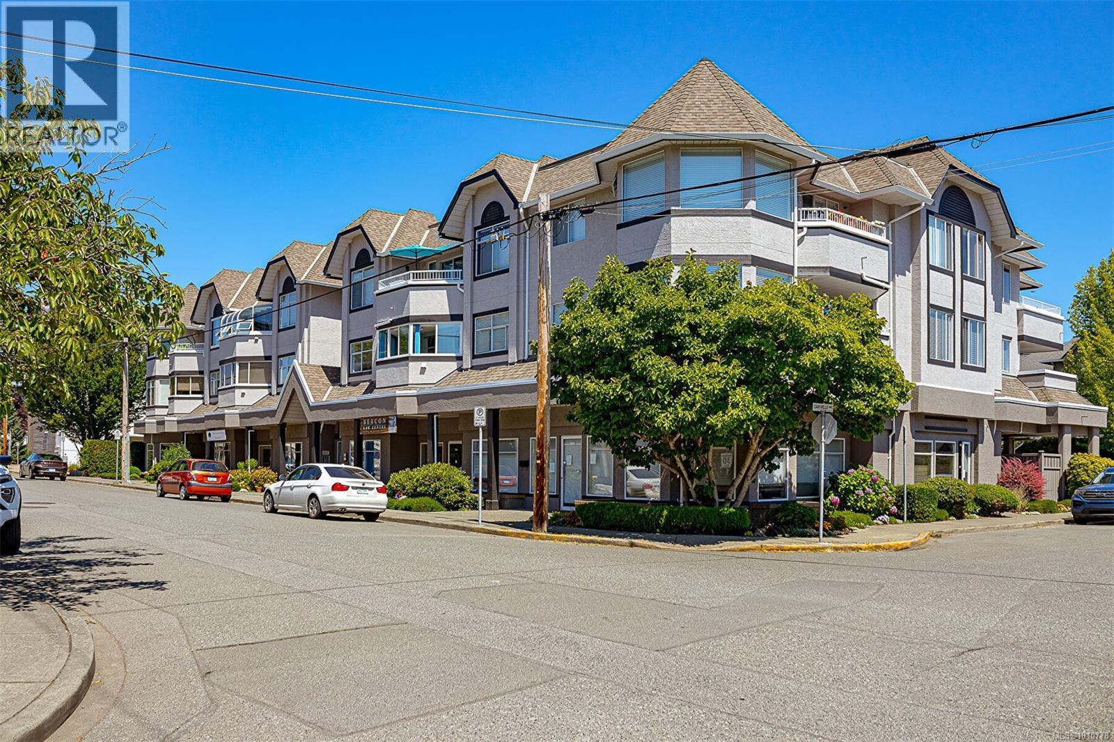 204 9717 Third St, Sidney, British Columbia