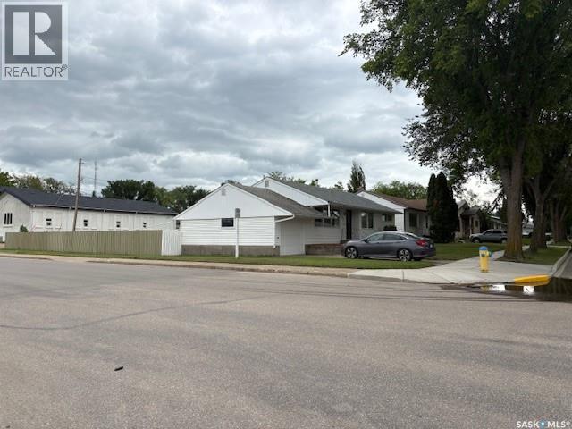 1762 98th Street, North Battleford, Saskatchewan  S9A 0N1 - Photo 2 - SK015304