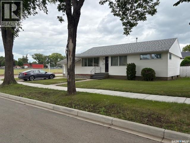 1762 98th Street, North Battleford, Saskatchewan  S9A 0N1 - Photo 3 - SK015304