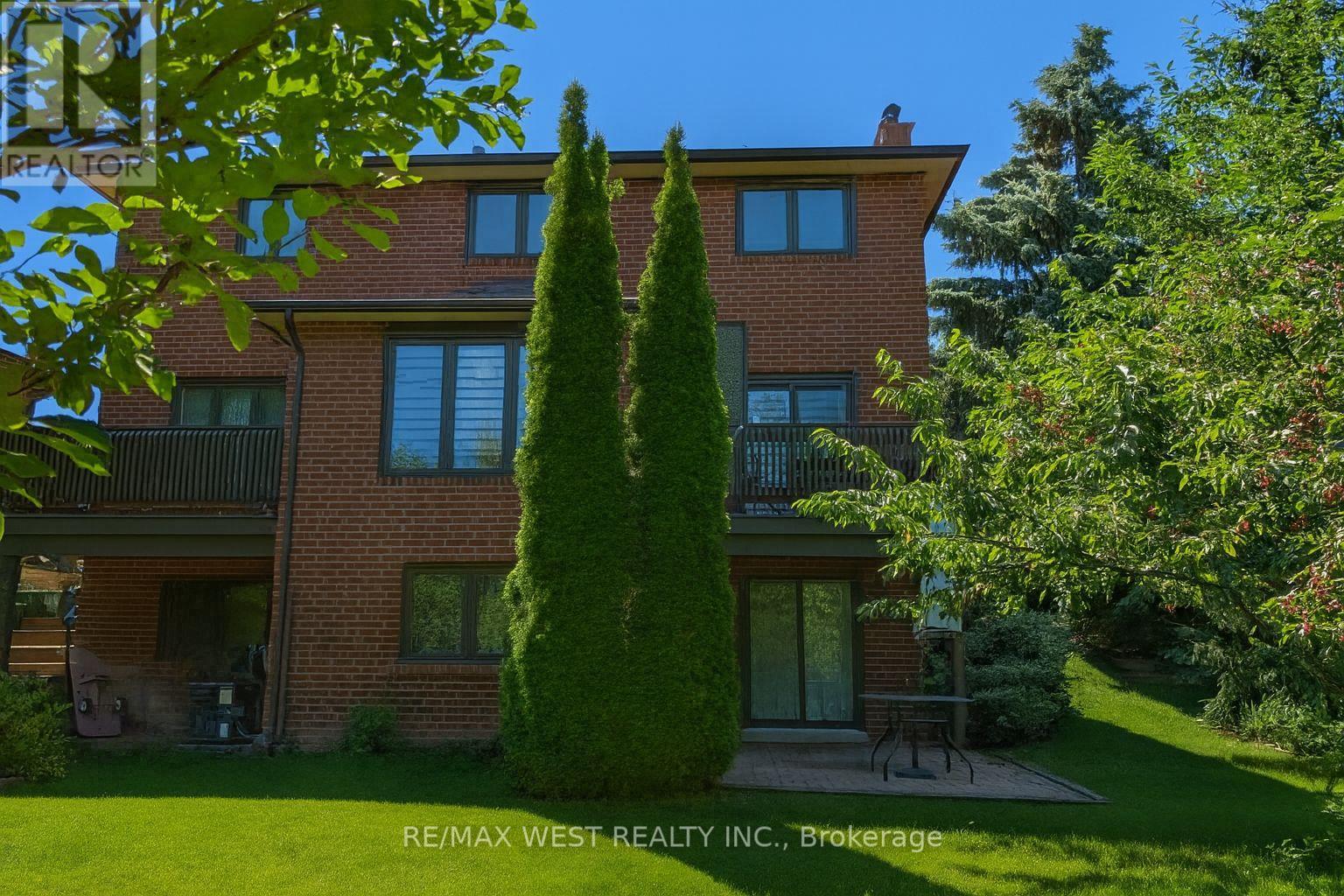 Property at 4256 PETERSBURG CRESCENT image 2