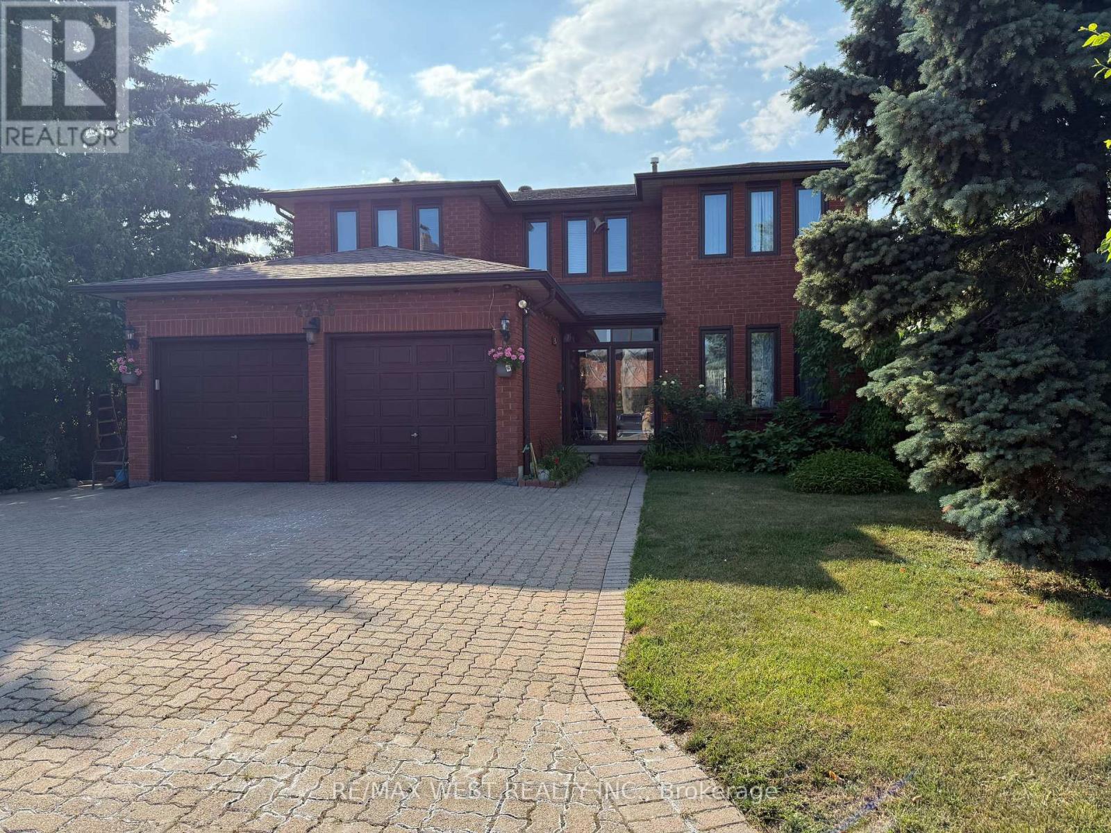 Property at 4256 PETERSBURG CRESCENT image 3