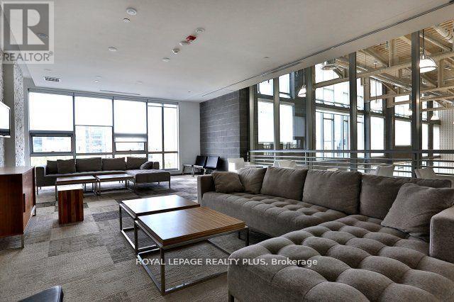 812 - 360 Square One Drive, Mississauga, Ontario  L5B 0G7 - Photo 14 - W12337940