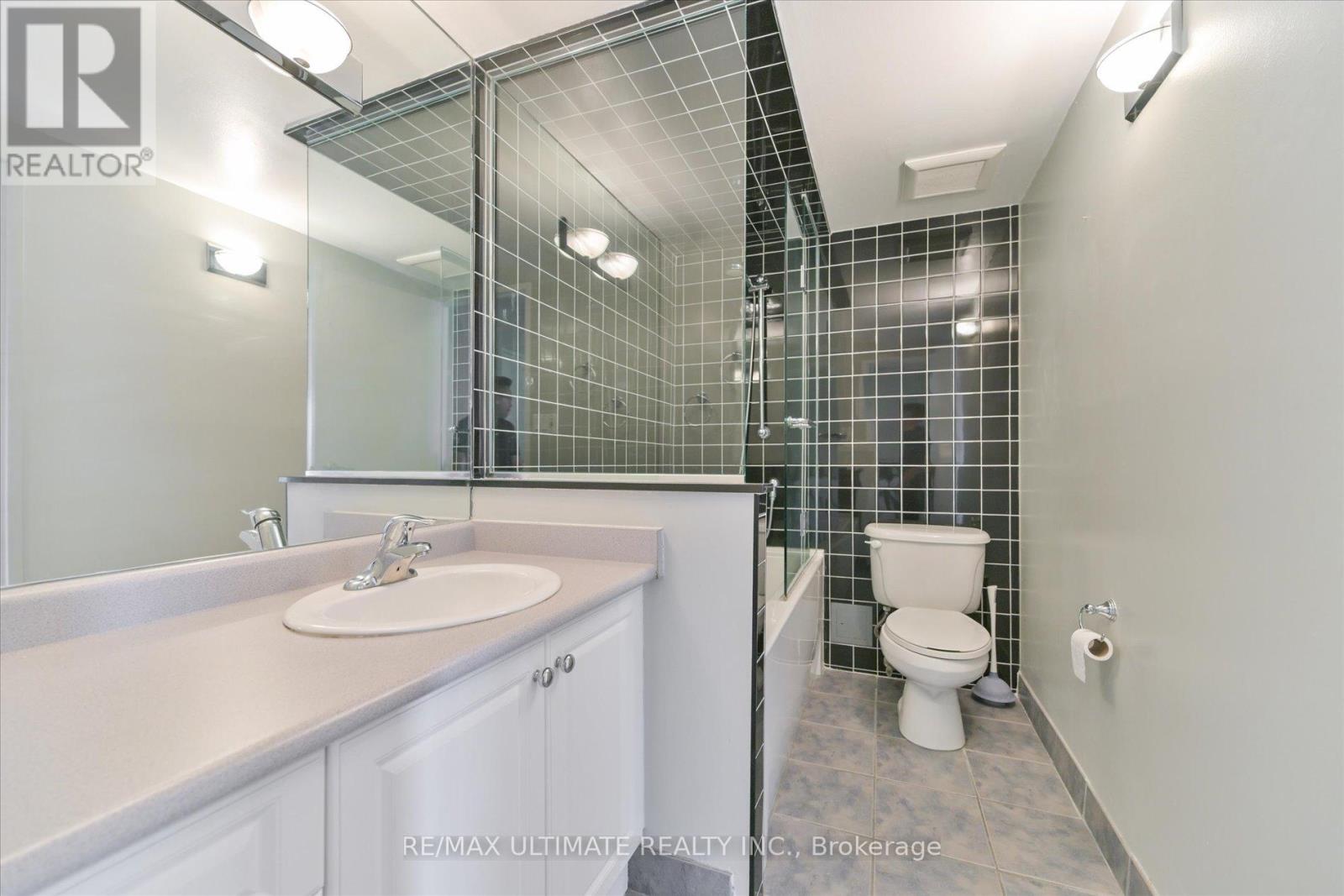 517 - 1000 Cedarglen, Mississauga, Ontario  L5C 3X4 - Photo 17 - W12337946