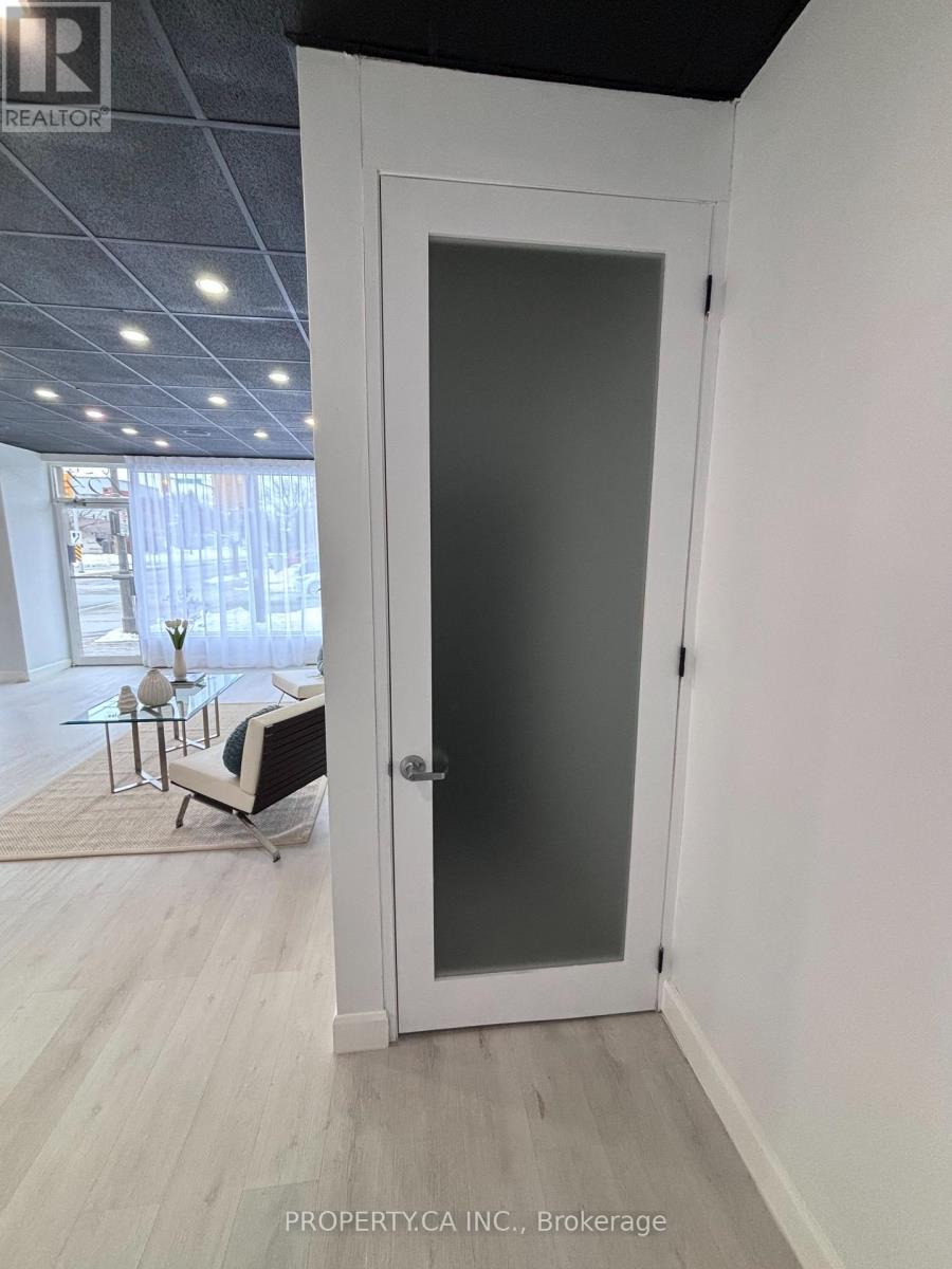 LOWER - 154 KERR STREET, Oakville, Ontario