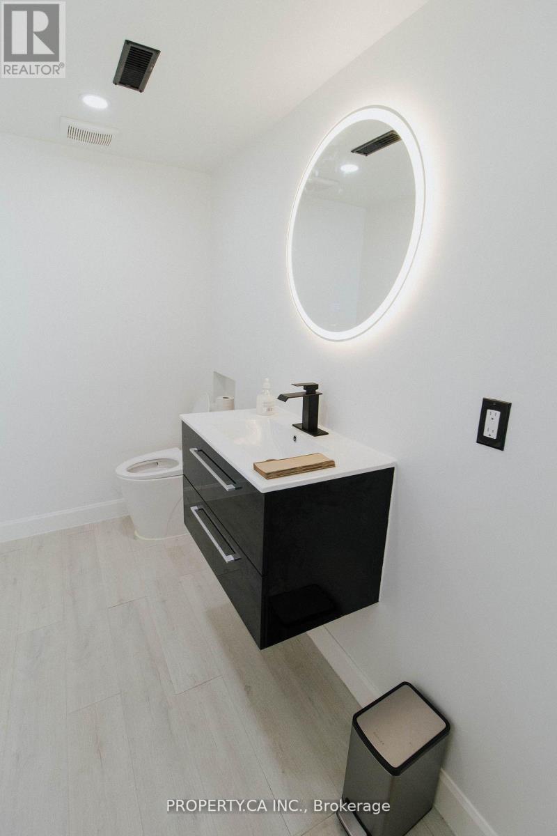 Lower - 154 Kerr Street, Oakville, Ontario  L6K 3A7 - Photo 10 - W12338000
