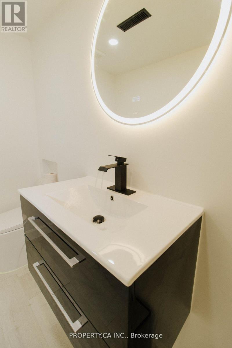 Lower - 154 Kerr Street, Oakville, Ontario  L6K 3A7 - Photo 11 - W12338000