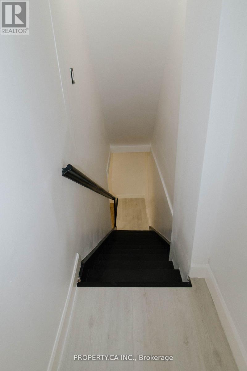 Lower - 154 Kerr Street, Oakville, Ontario  L6K 3A7 - Photo 4 - W12338000