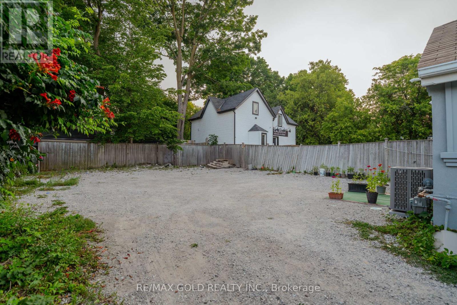 15958 Airport Road, Caledon, Ontario  L7C 1K5 - Photo 13 - W12305227