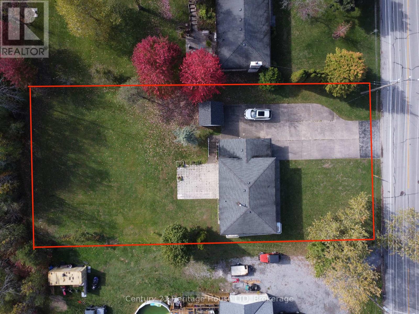 310 Albany Street, Fort Erie (Lakeshore), Ontario L2A 1L9 - Photo 12 - X12336391