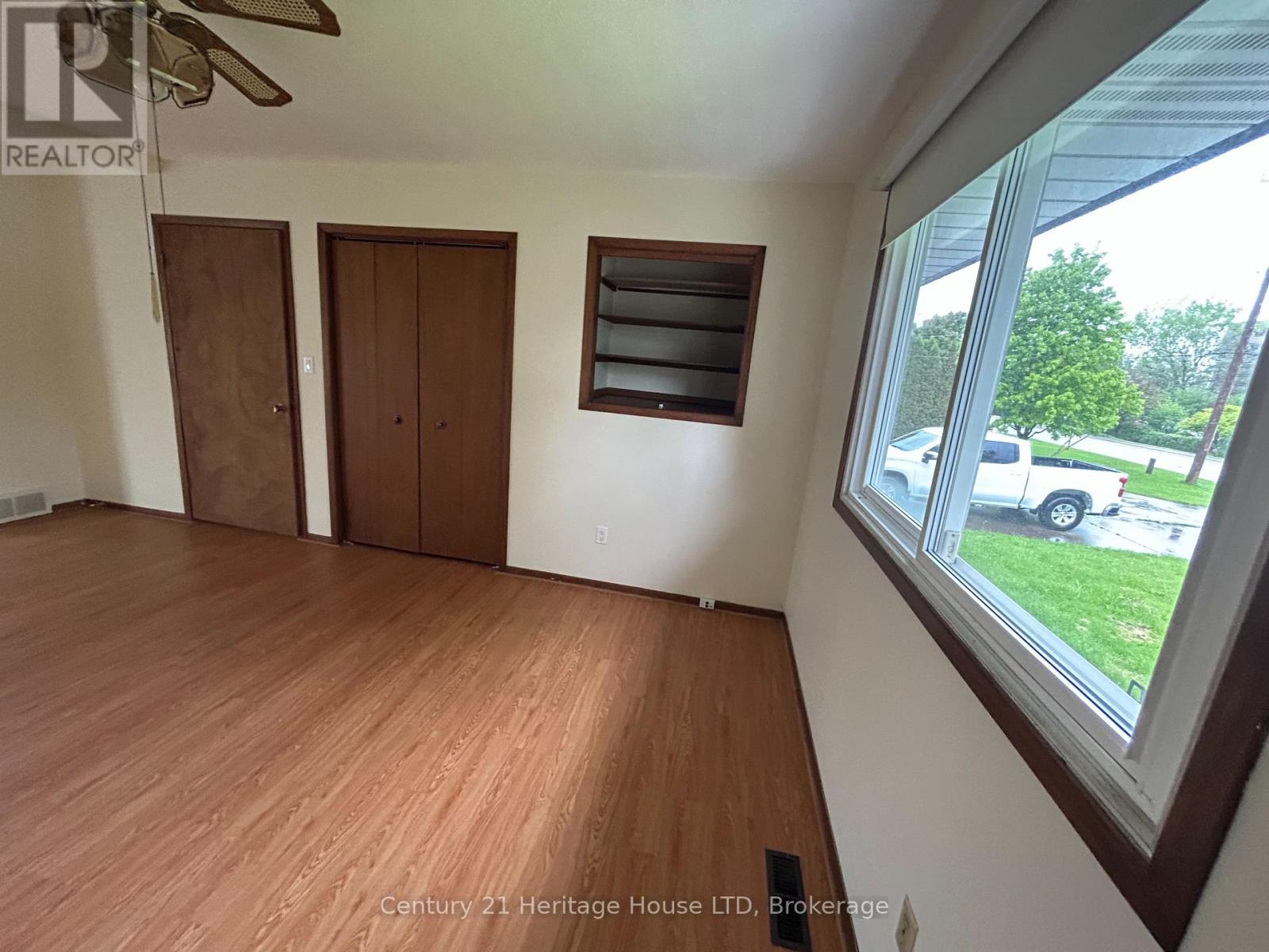 310 Albany Street, Fort Erie (Lakeshore), Ontario L2A 1L9 - Photo 38 - X12336391