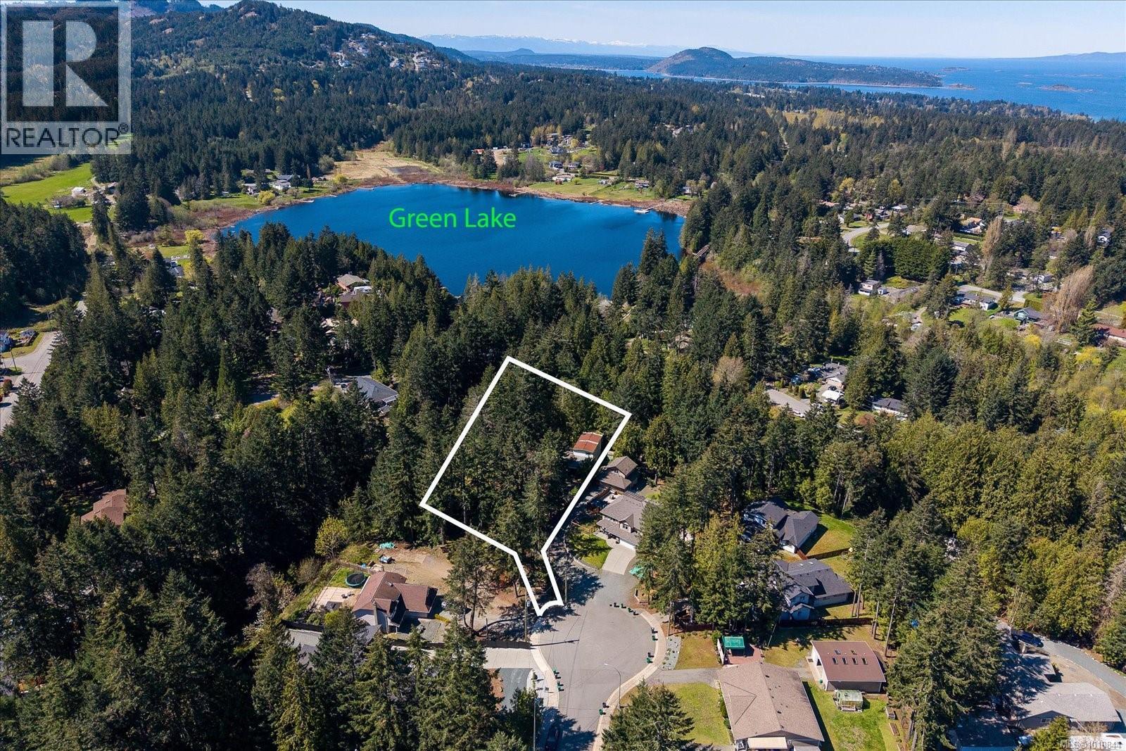 Property at 69 Lake Pl image 1