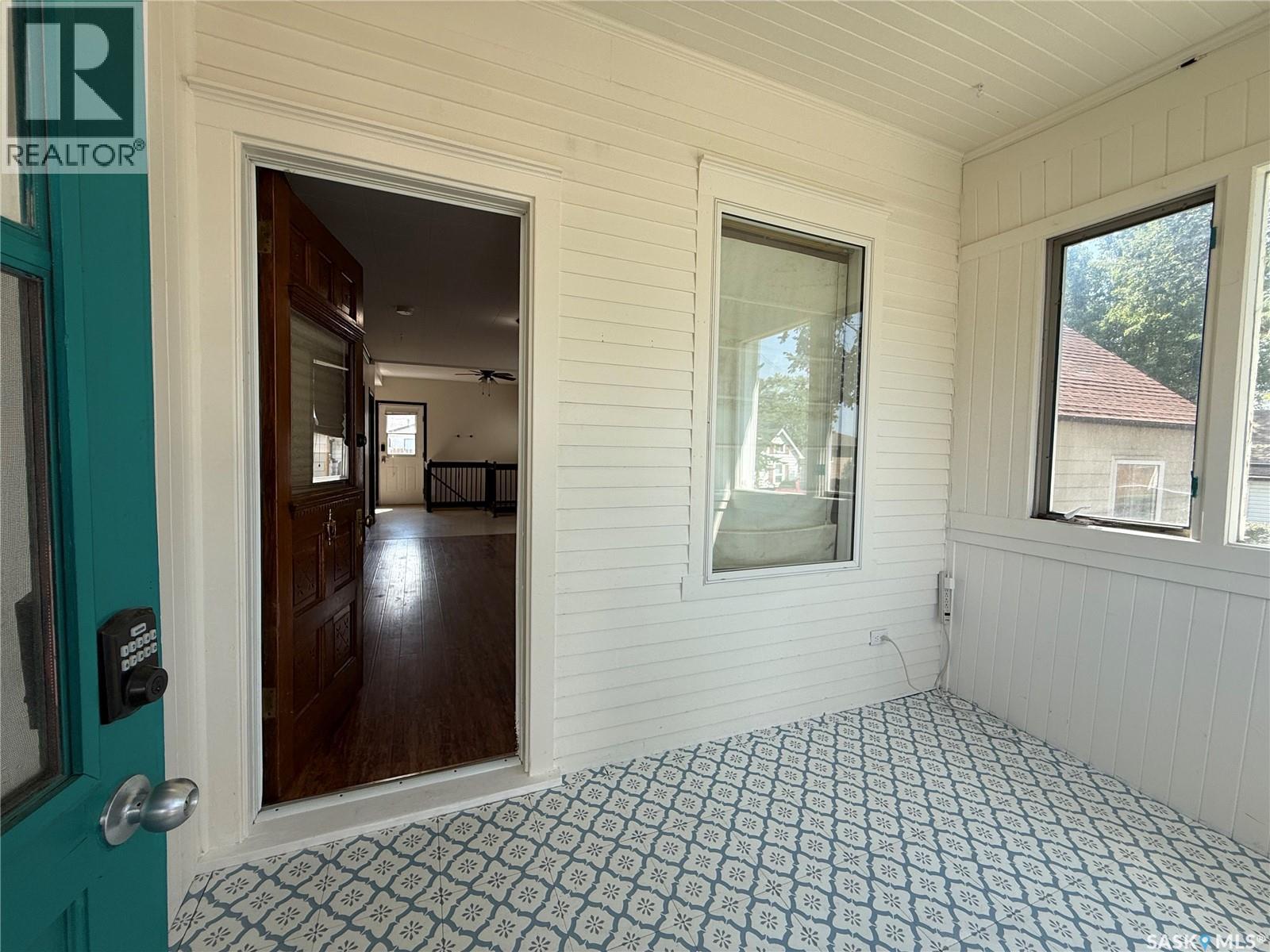 Property at 151 Coteau STREET W image 4