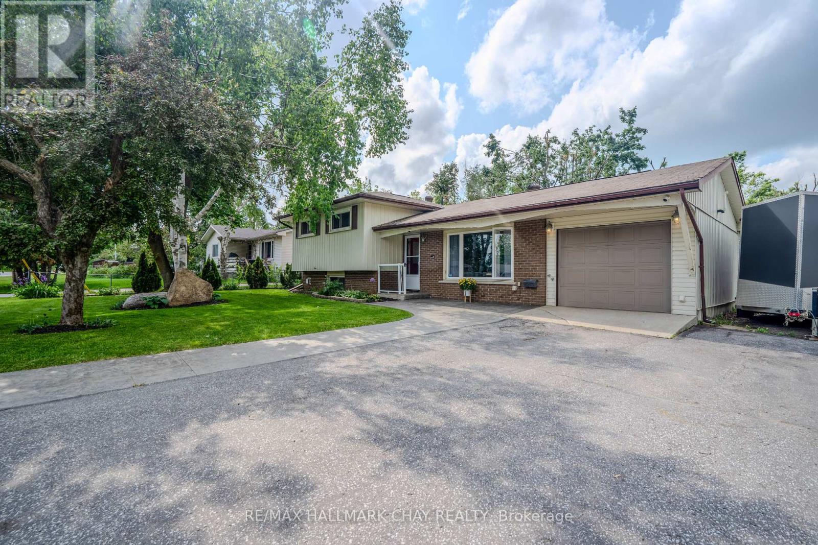 2 Wallis Street, Oro-Medonte, Ontario  L3V 8N9 - Photo 1 - S12338028