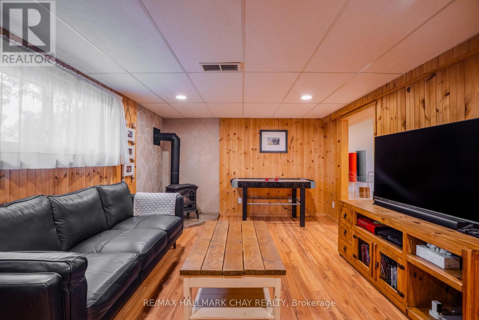 2 Wallis Street, Oro-Medonte, Ontario  L3V 8N9 - Photo 13 - S12338028