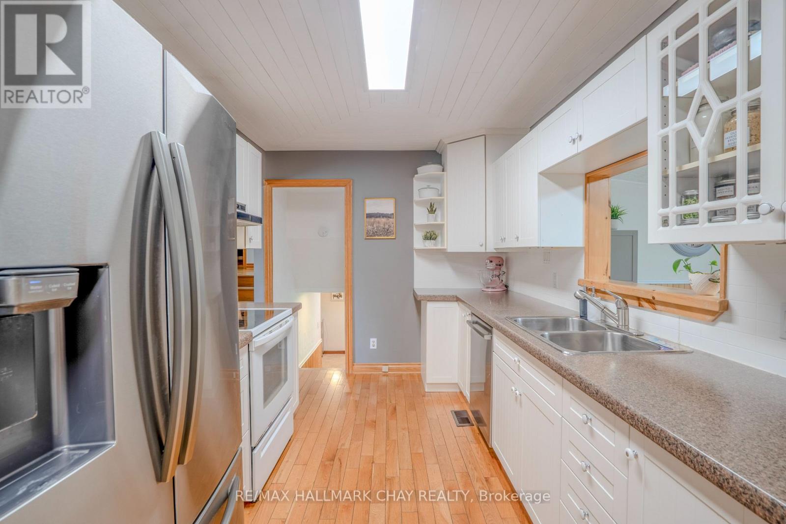 2 Wallis Street, Oro-Medonte, Ontario  L3V 8N9 - Photo 7 - S12338028