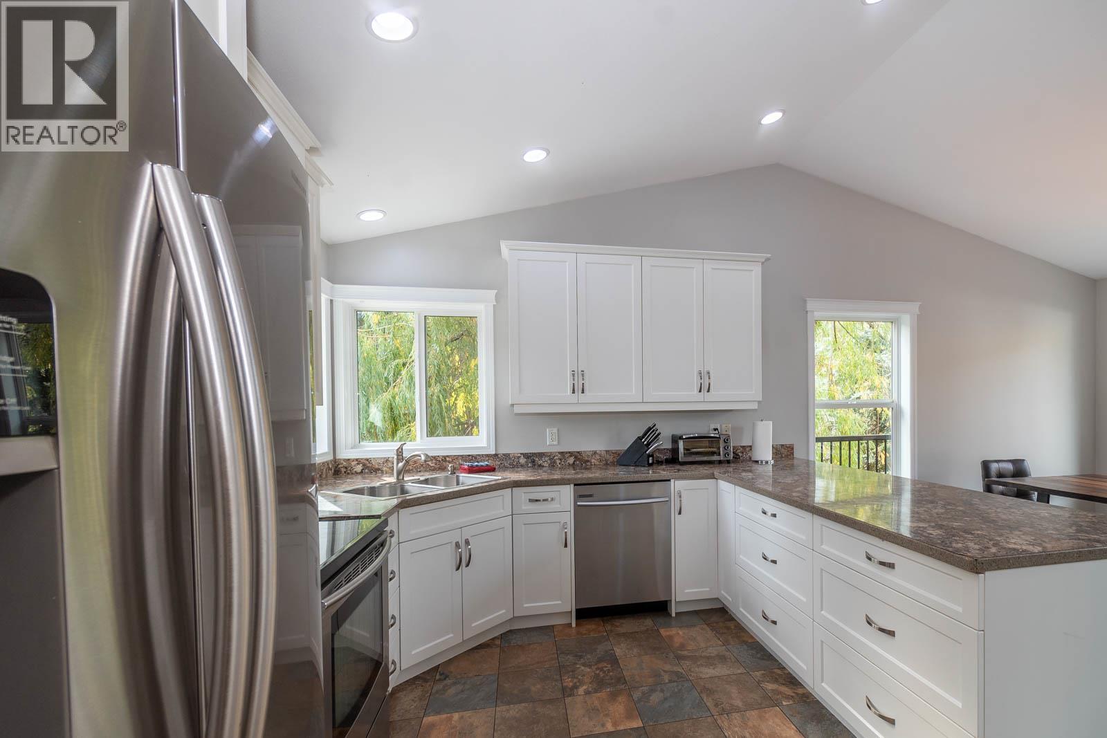 2234 Tappen Notch Hill Road, Tappen, British Columbia  V0E 2W1 - Photo 6 - 10345083